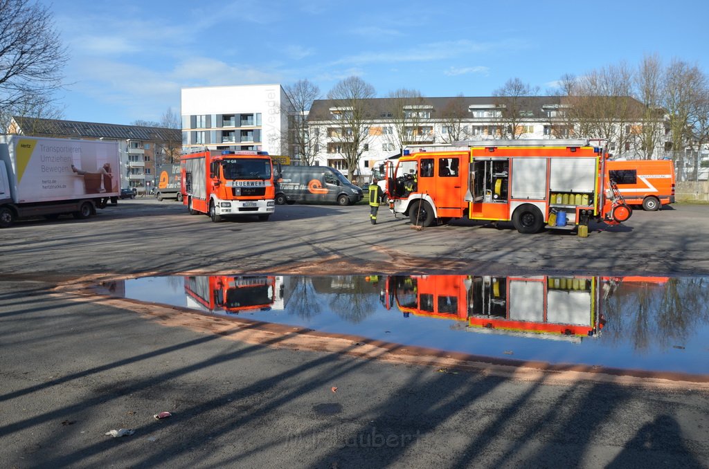 Umweltdelikt Koeln Vingst Marktplatz Ostheimerstr P26.JPG - Miklos Laubert